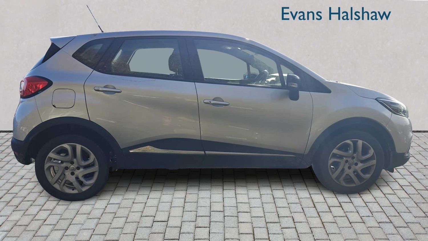 Used Renault Captur 2017 for sale - 76540805: Photo 4