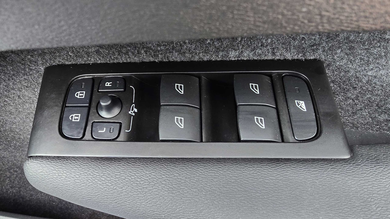 Used Volvo XC40 2022 for sale - 77032136: Photo 28