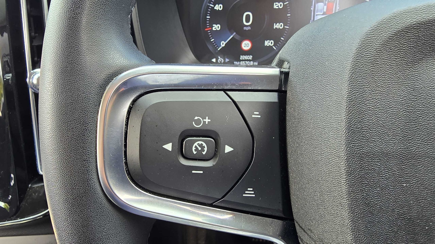 Used Volvo XC40 2022 for sale - 77032136: Photo 33