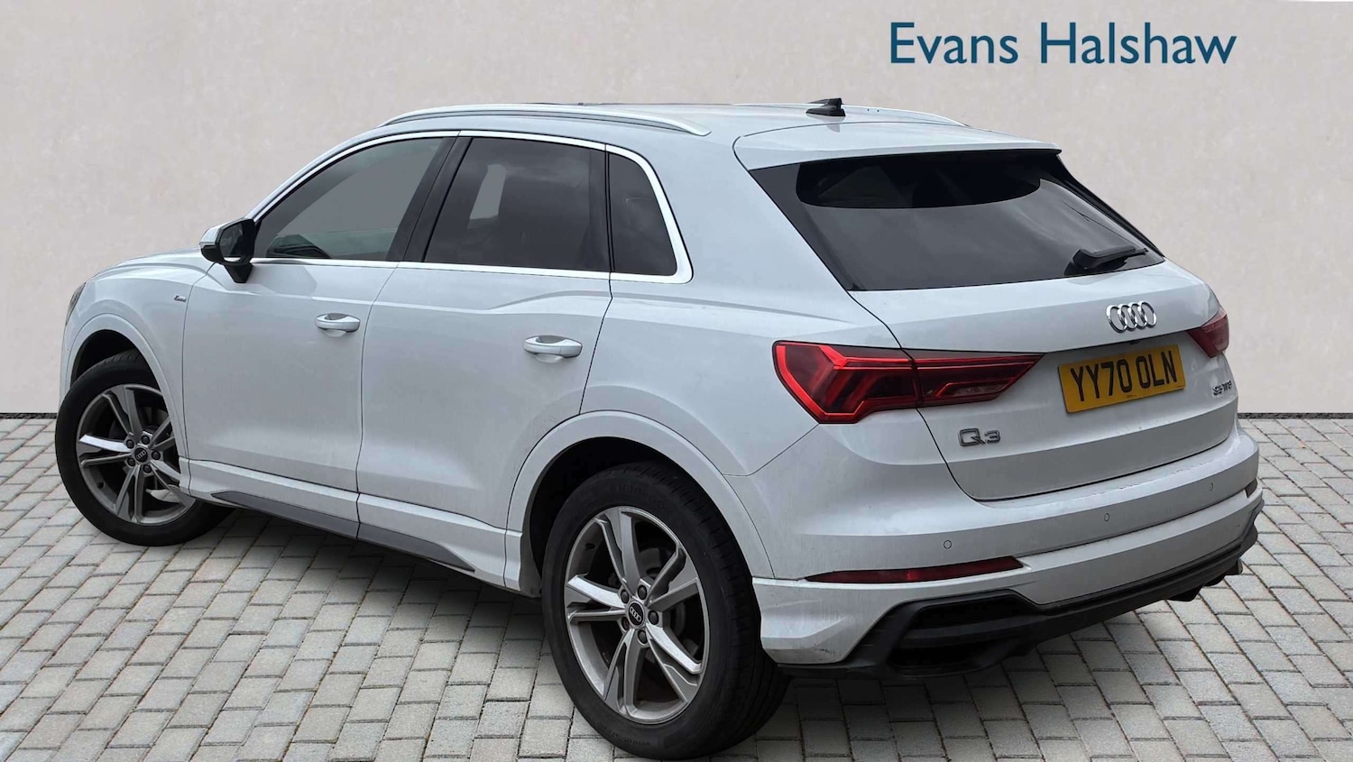 Used Audi Q3 2020 for sale - 77928526: Photo 2