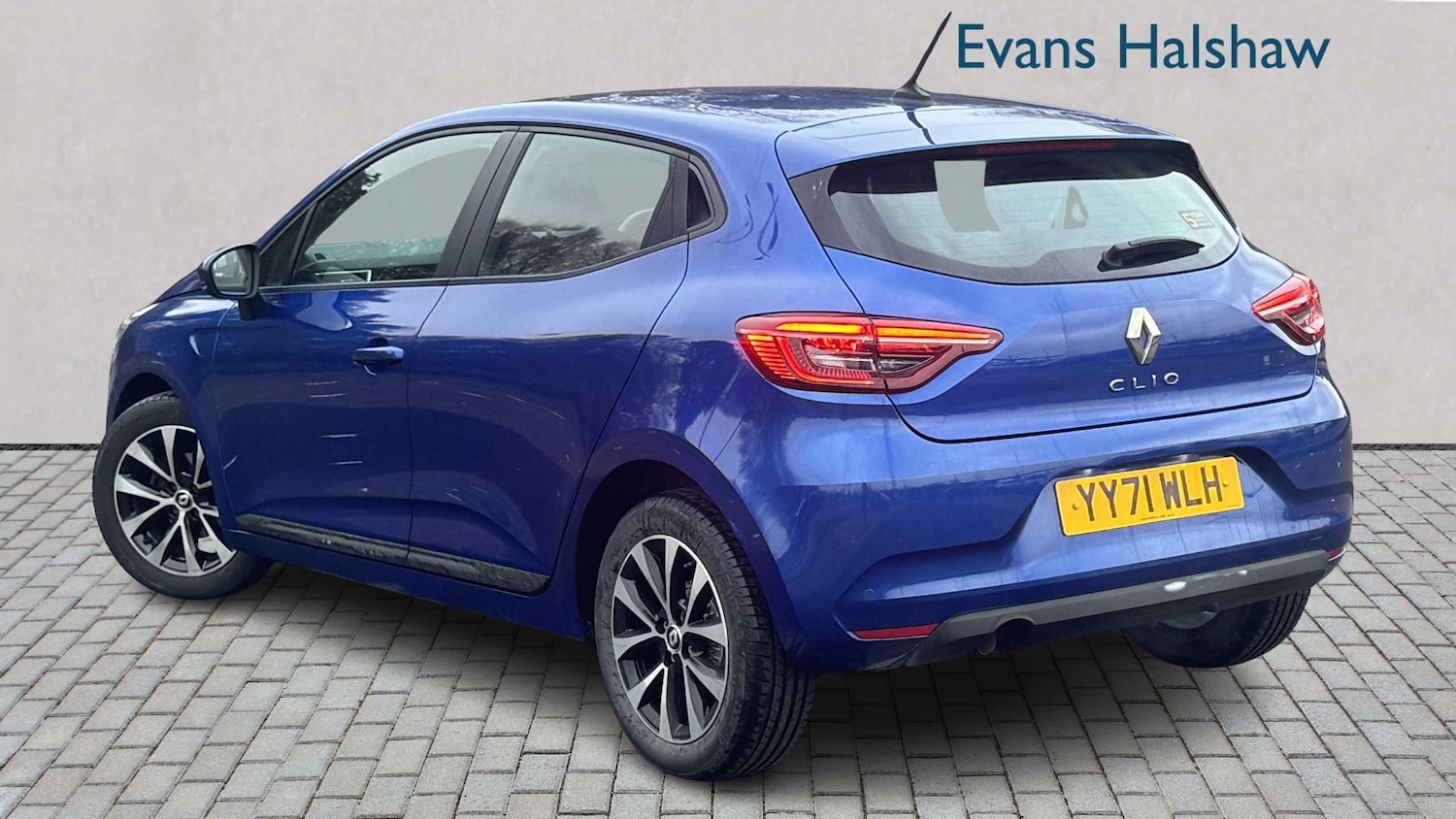 Used Renault Clio 2022 for sale - 76789172: Photo 2