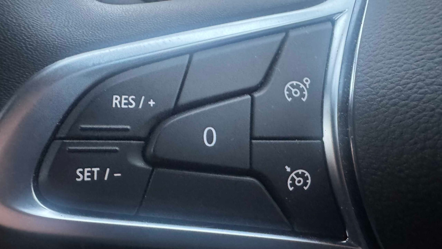 Used Renault Clio 2022 for sale - 76789172: Photo 23