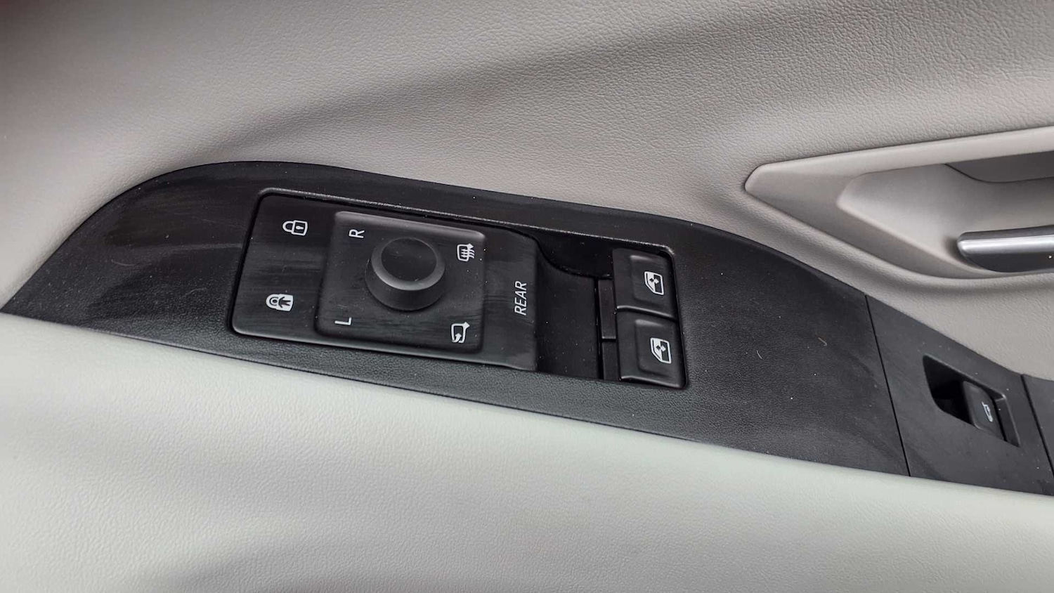 Used Ford Explorer 2024 for sale - 77772101: Photo 23