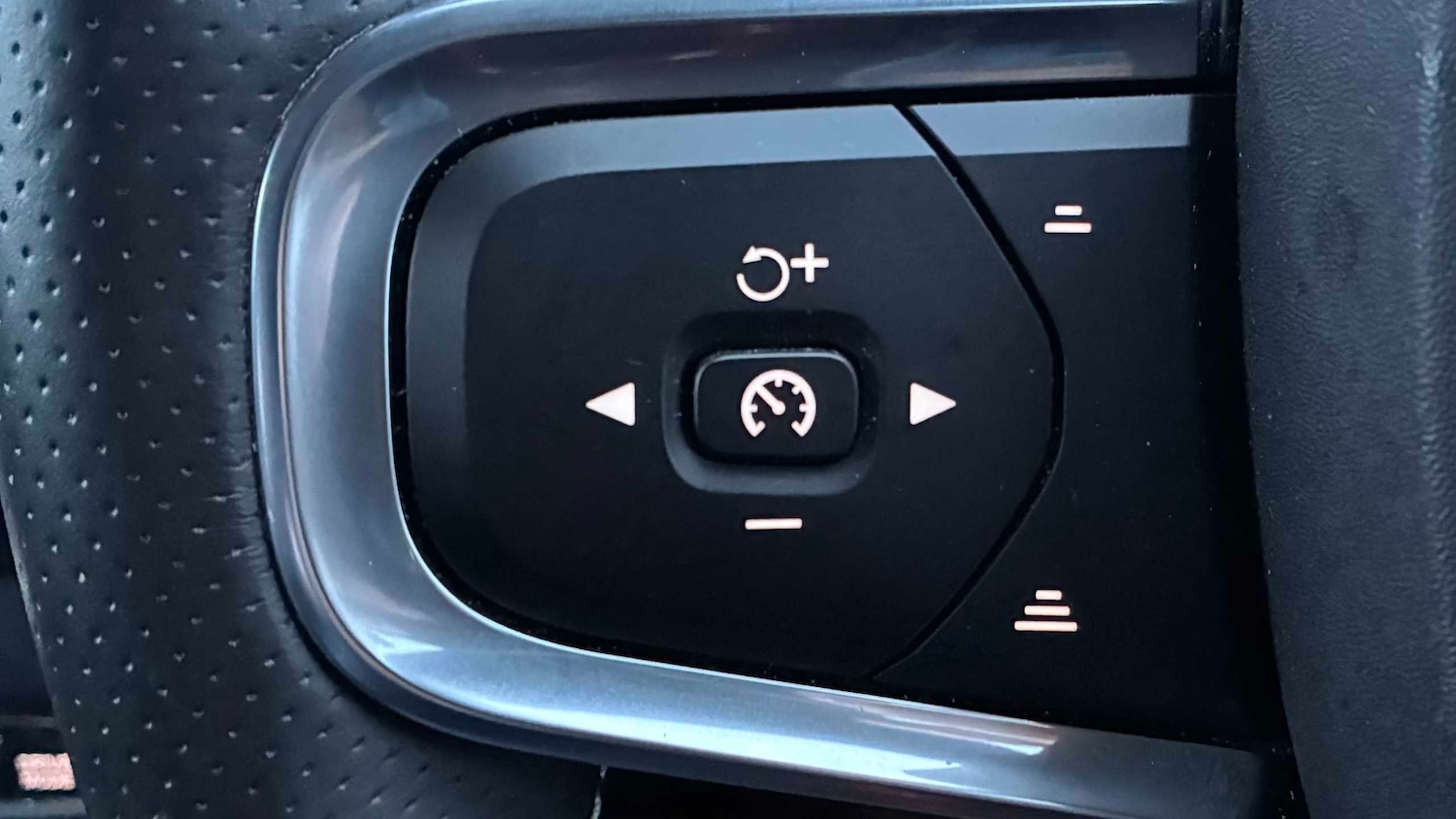 Used Volvo XC40 2020 for sale - 76789263: Photo 27