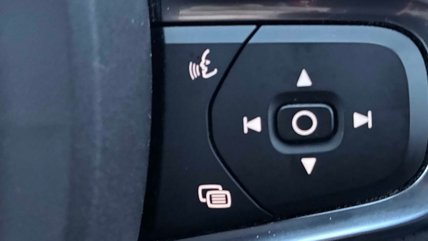 Used Volvo XC40 2020 for sale - 76789263: Photo 28