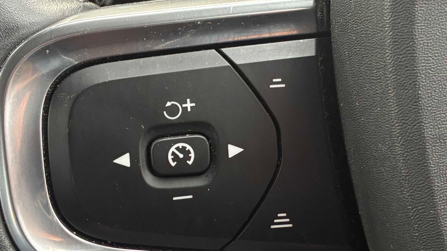 Used Volvo XC40 2020 for sale - 76636697: Photo 31