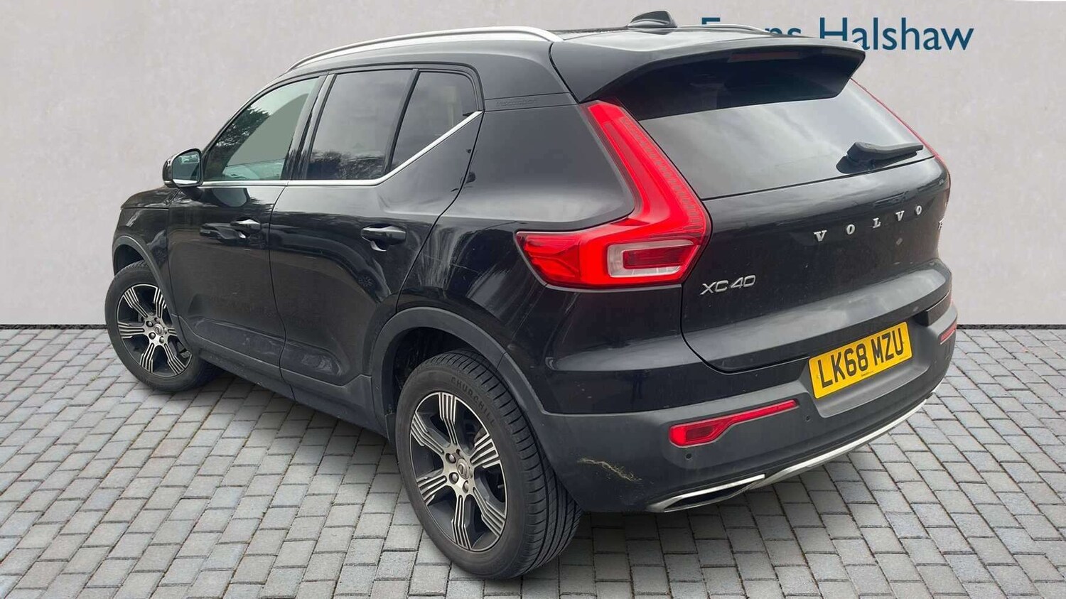 Used Volvo XC40 2018 for sale - 77686424: Photo 2