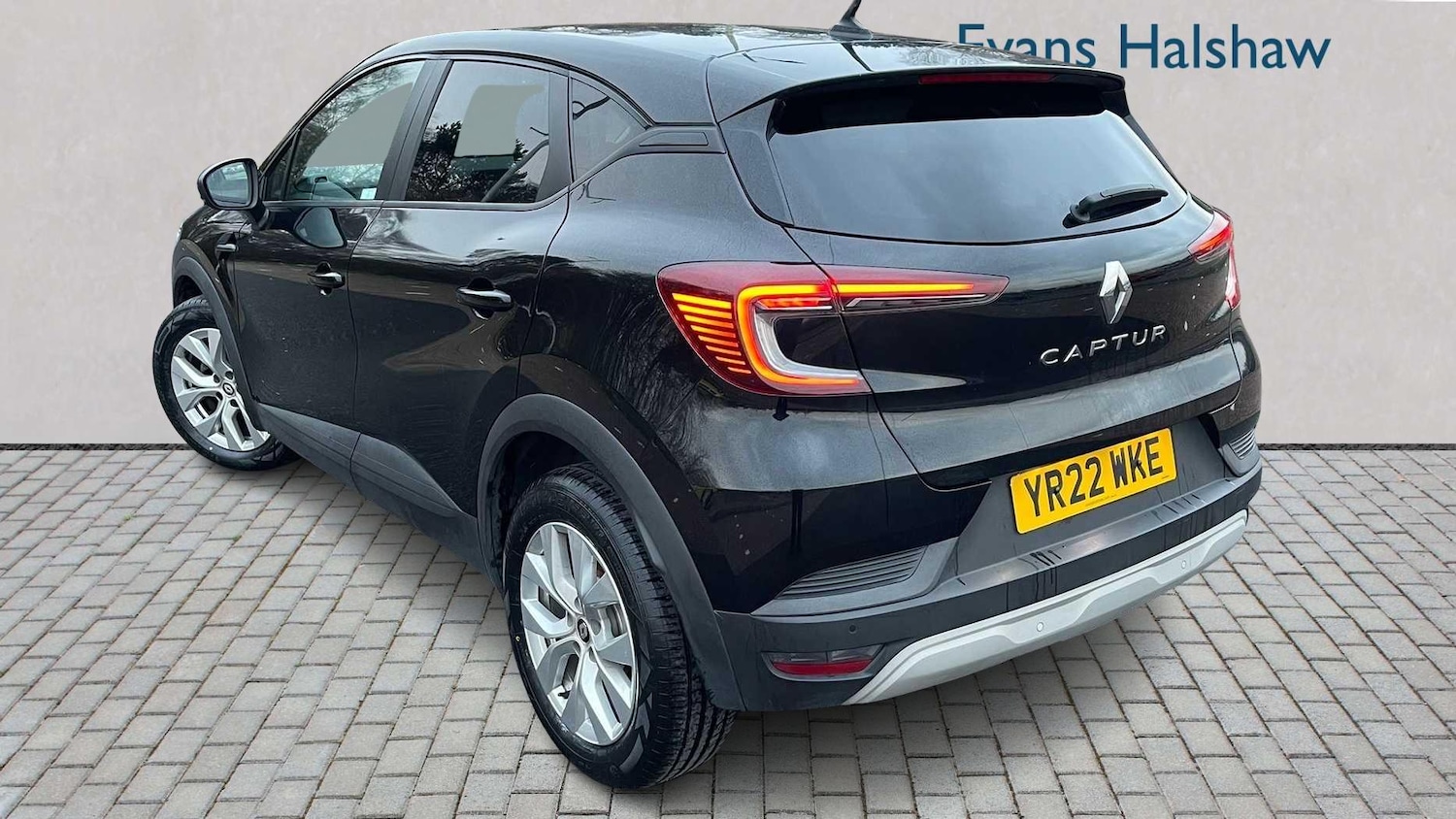 Used Renault Captur 2022 for sale - 76789285: Photo 2