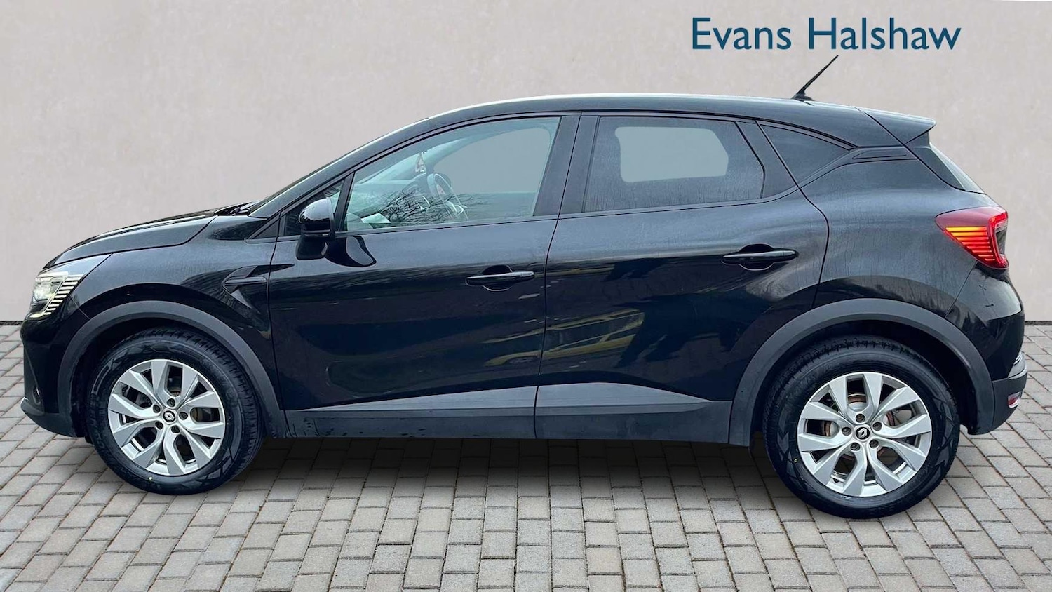 Used Renault Captur 2022 for sale - 76789285: Photo 4