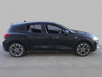 Used Ford Focus 2023 for sale - 76045144: Photo 3