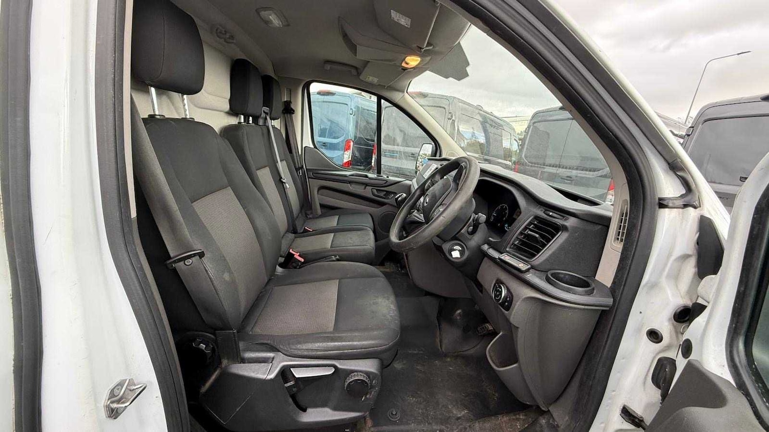 Used Ford Transit Custom 2019 for sale - 76401345: Photo 2
