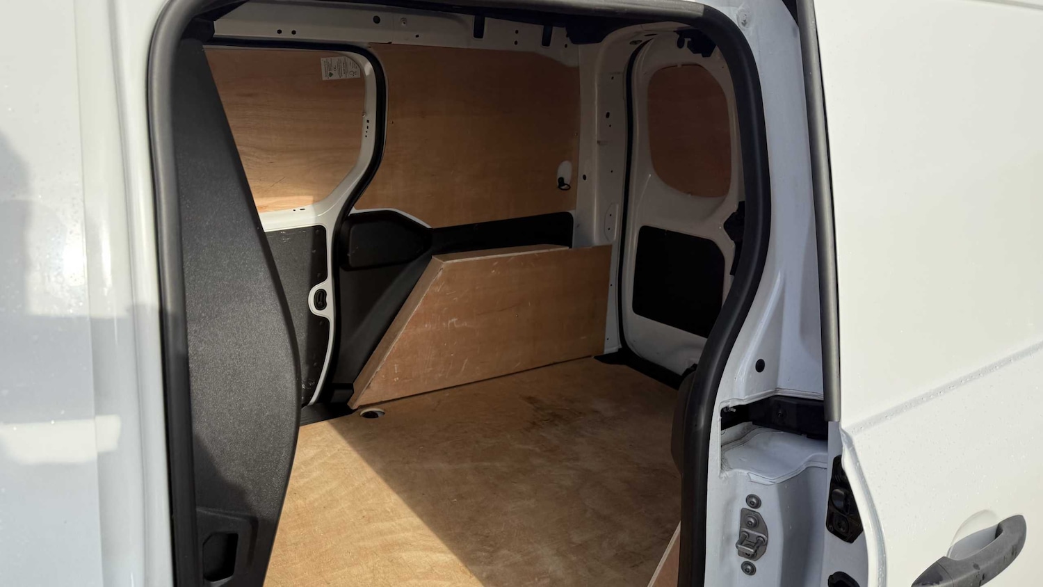 Used Renault Kangoo 2024 for sale - 76310824: Photo 8