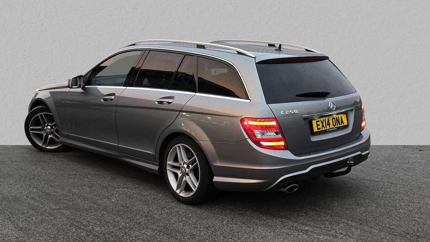 Used Mercedes-Benz C-Class 2014 for sale - 76141527: Photo 2