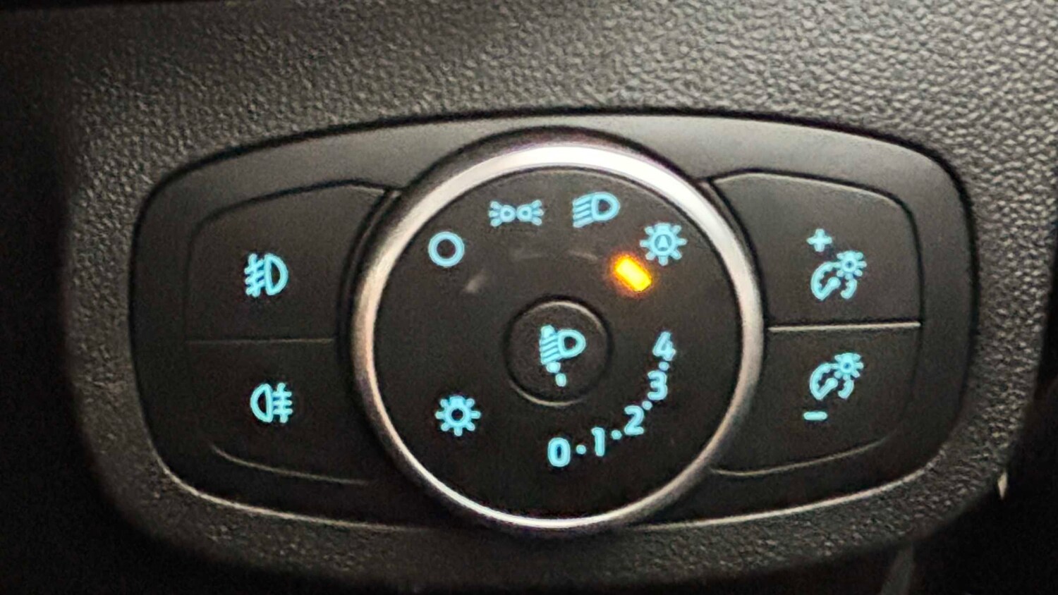 Used Ford Fiesta 2018 for sale - 76610532: Photo 27