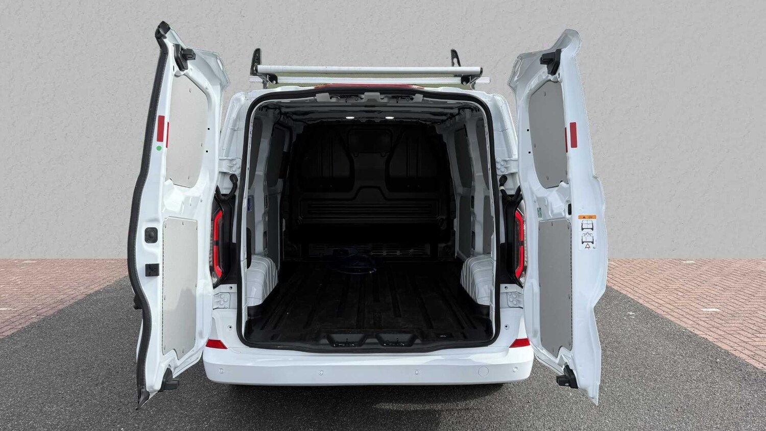 Used Ford Transit Custom 2024 for sale - 76610472: Photo 15