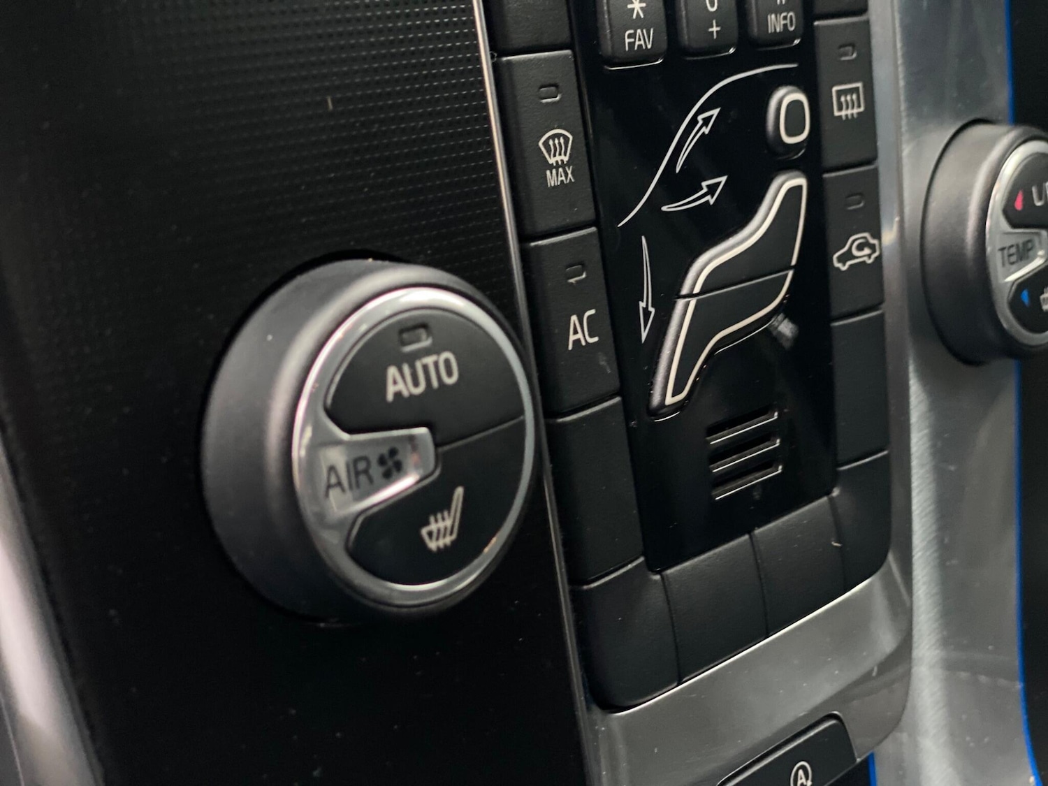 Used Volvo V40 2013 for sale - 77412319: Photo 19