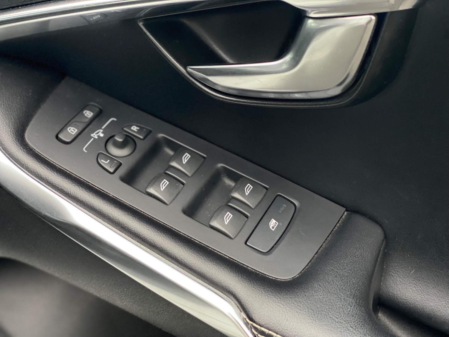 Used Volvo V40 2013 for sale - 77412319: Photo 23