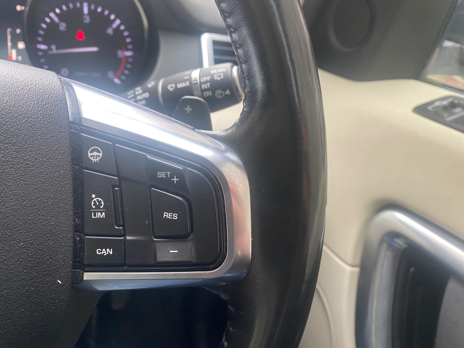 Used Land Rover Discovery Sport 2015 for sale - 77283574: Photo 32