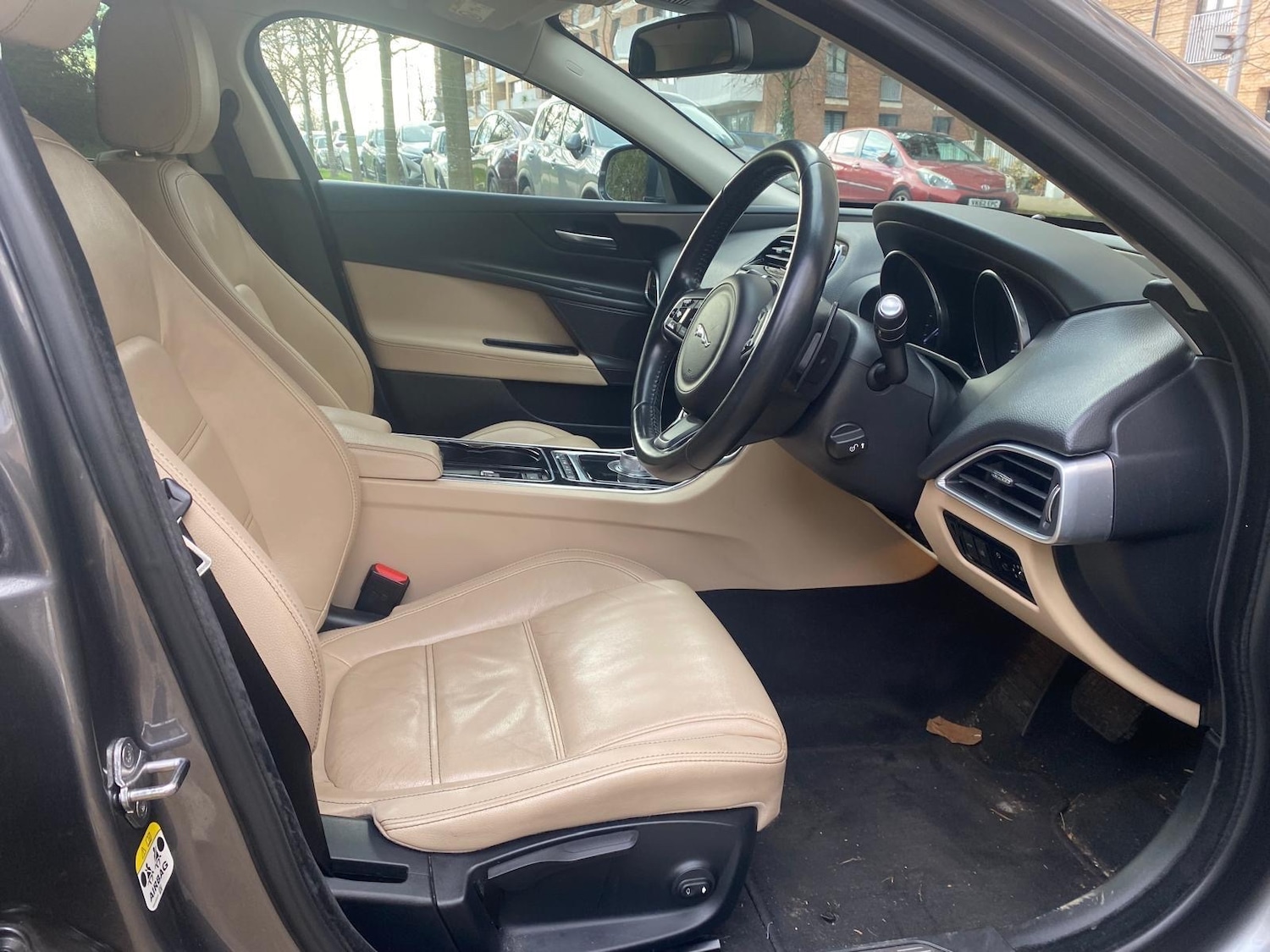 Used Jaguar XE 2016 for sale - 76655623: Photo 15