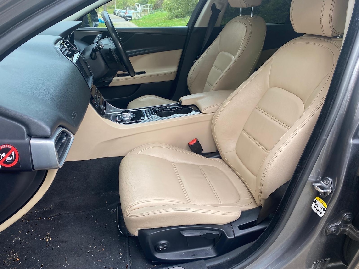 Used Jaguar XE 2016 for sale - 76655623: Photo 16