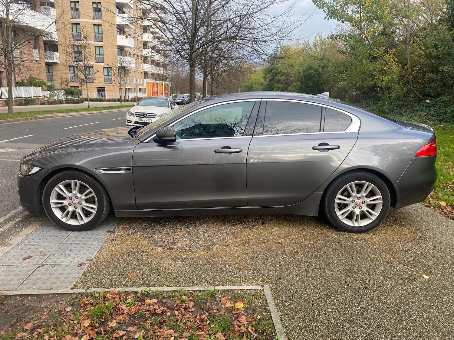Used Jaguar XE 2016 for sale - 76655623: Photo 2