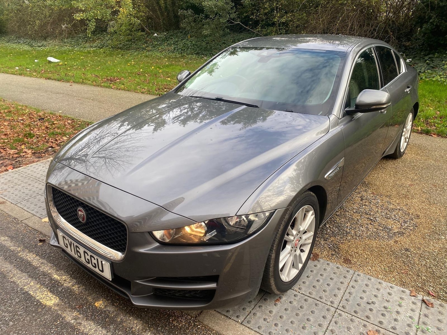 Used Jaguar XE 2016 for sale - 76655623: Photo 3