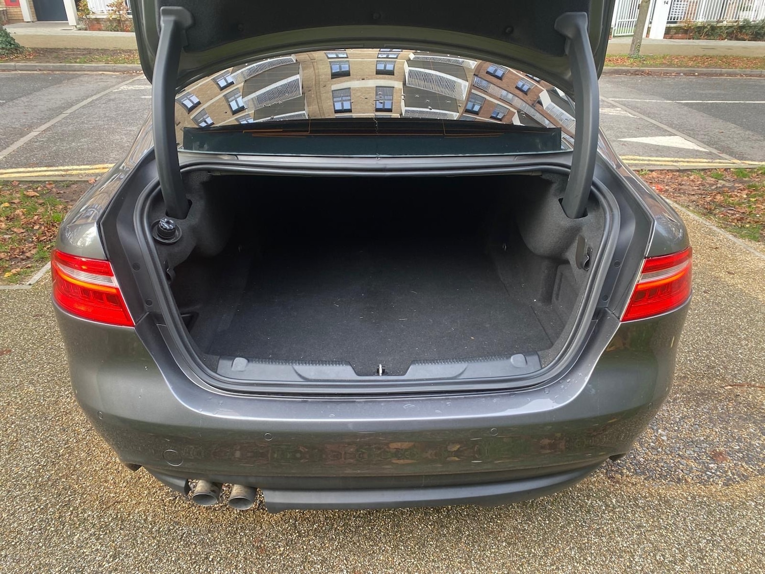 Used Jaguar XE 2016 for sale - 76655623: Photo 9