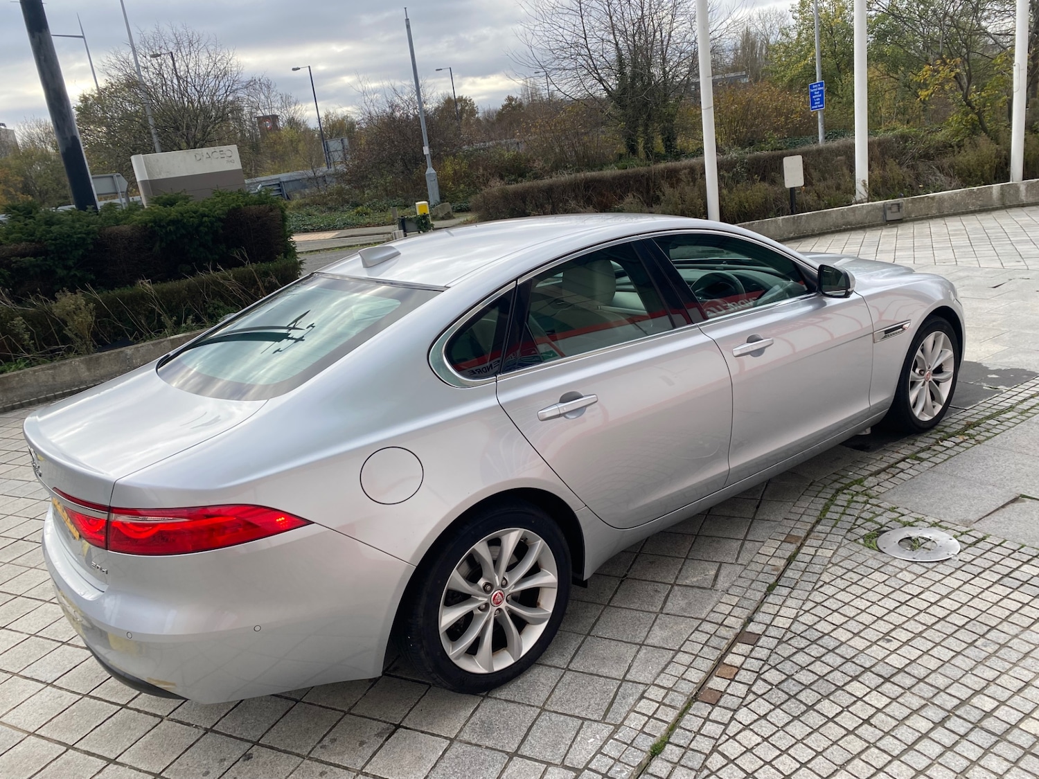 Used Jaguar XF 2016 for sale - 76612211: Photo 4