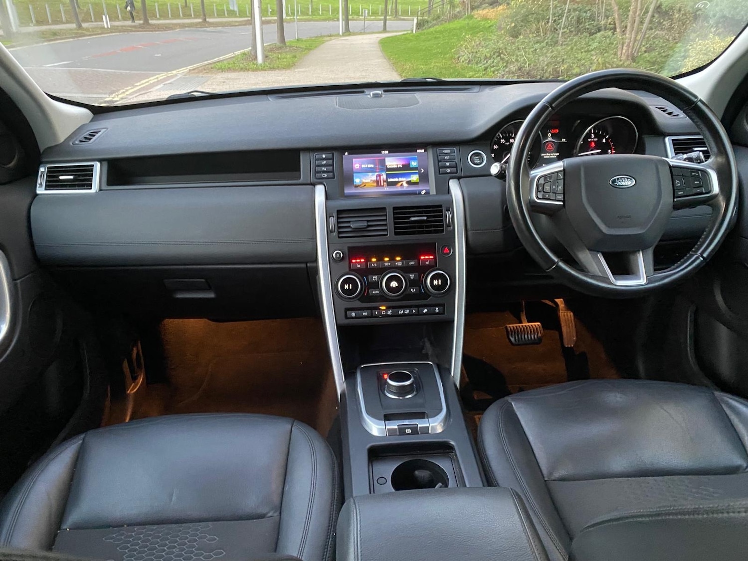 Used Land Rover Discovery Sport 2017 for sale - 76709796: Photo 12