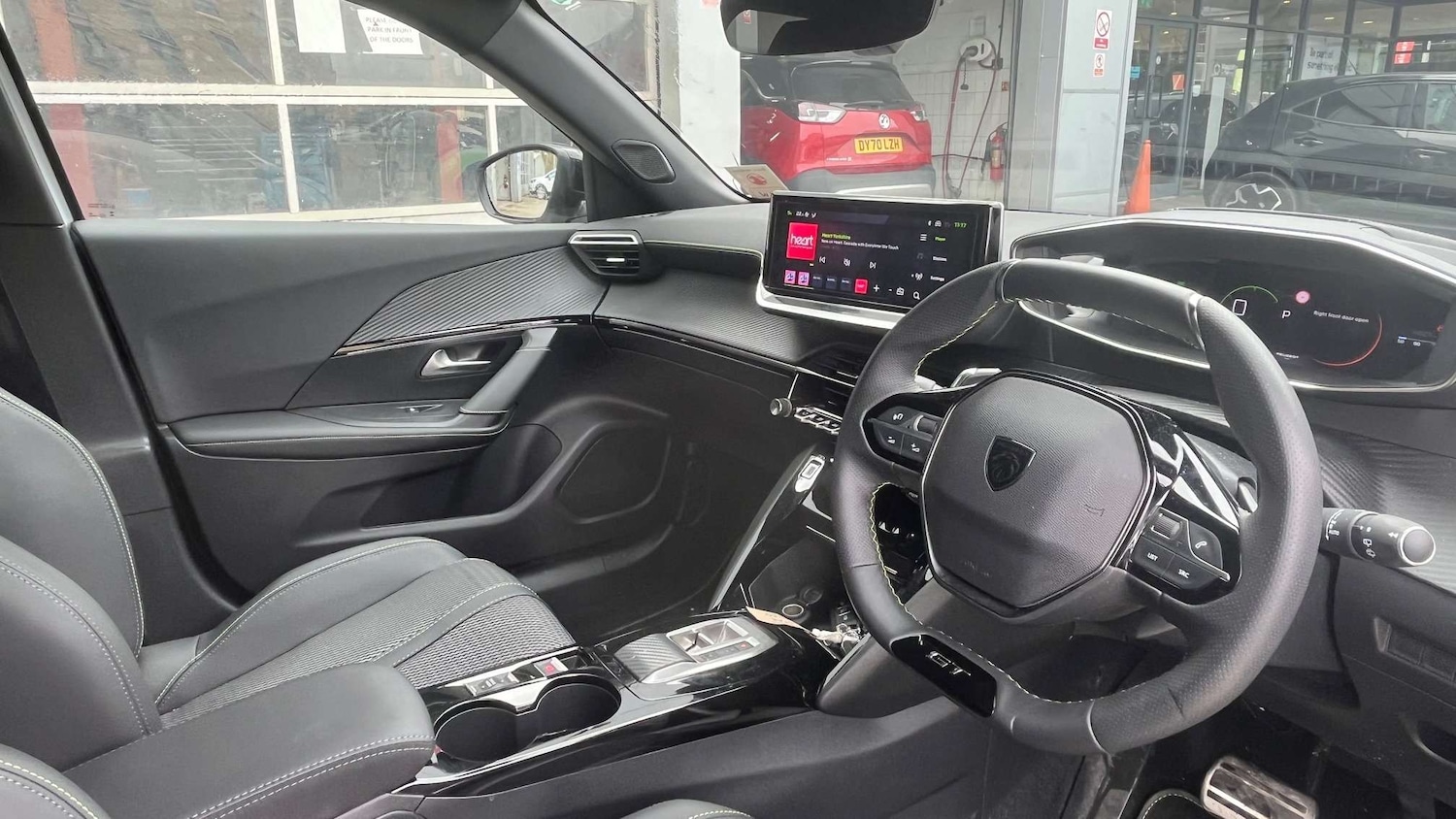 Used Peugeot 2008 2023 for sale - 77996081: Photo 8