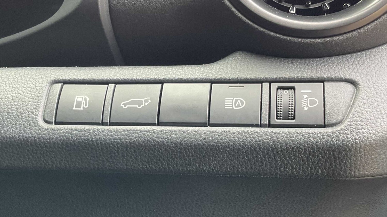 Used Toyota C-HR 2024 for sale - 77858848: Photo 27