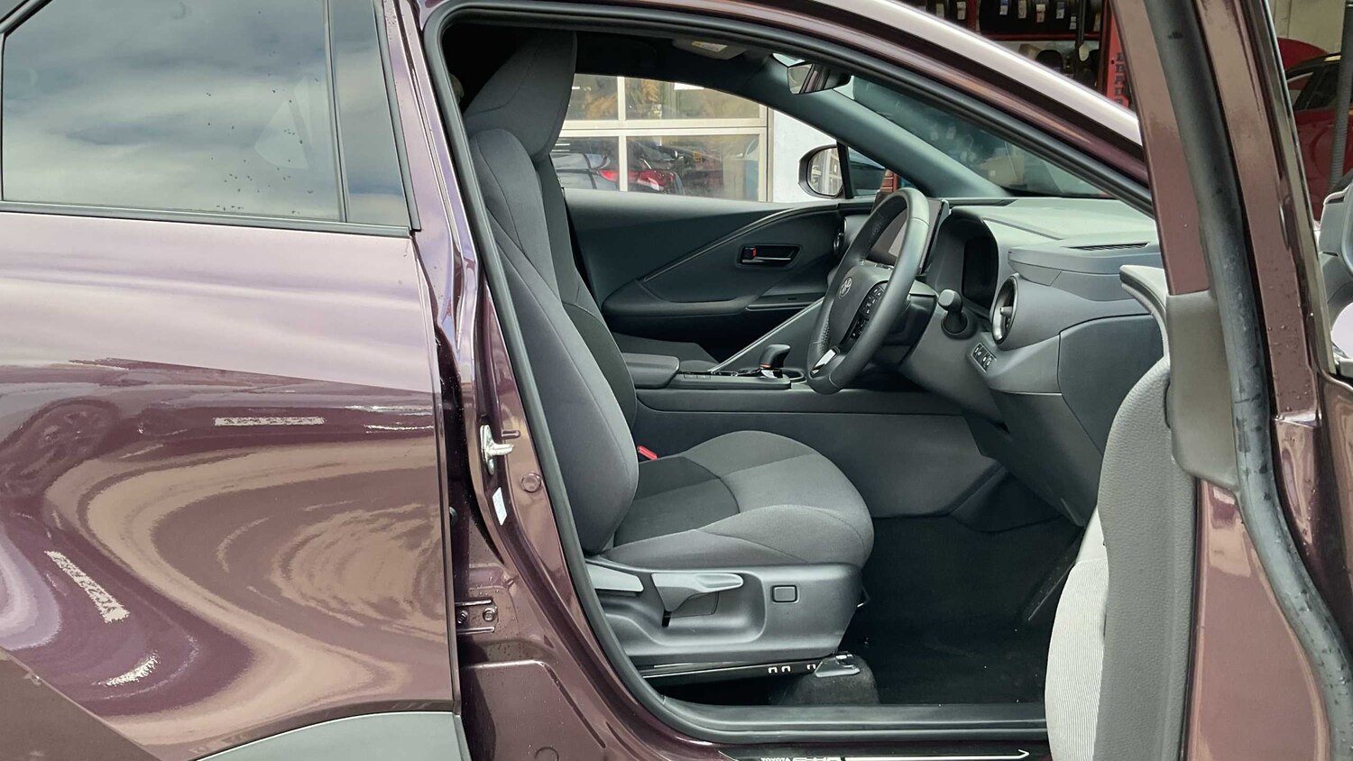 Used Toyota C-HR 2024 for sale - 77858848: Photo 30