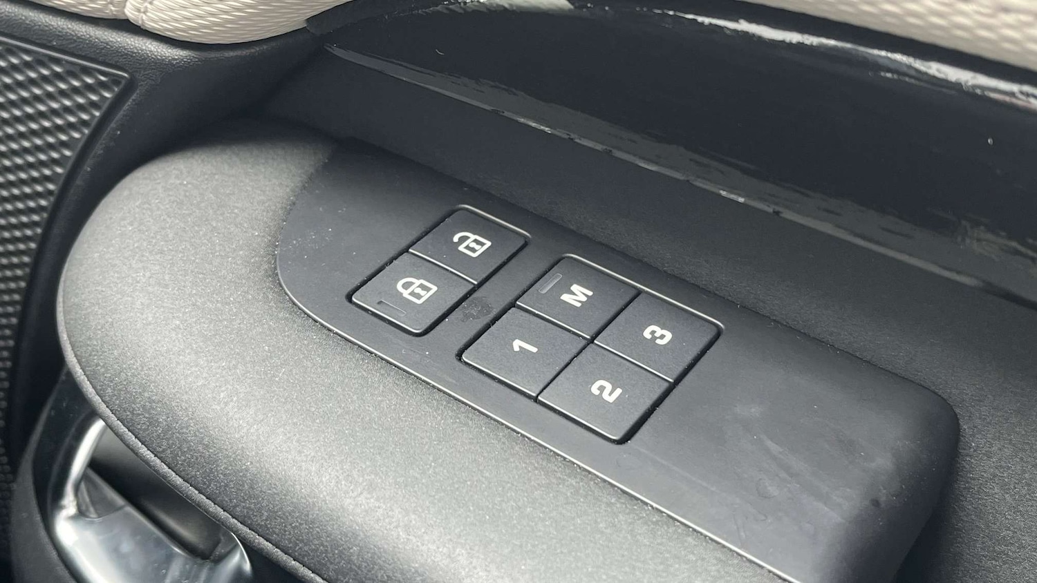 Used Land Rover Discovery 2022 for sale - 78187921: Photo 31