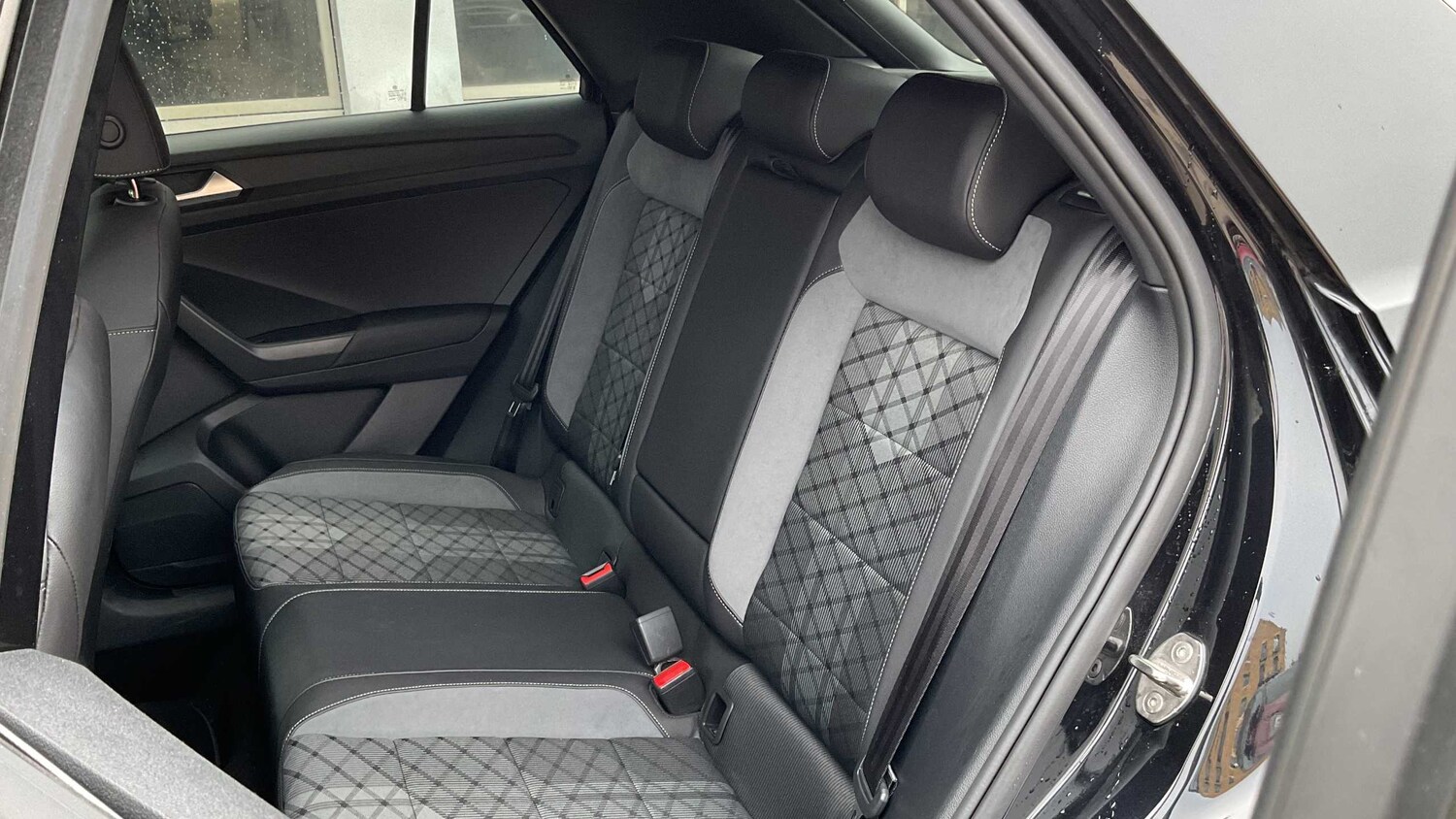 Used Volkswagen T-Roc for sale - 77860913: Photo 11