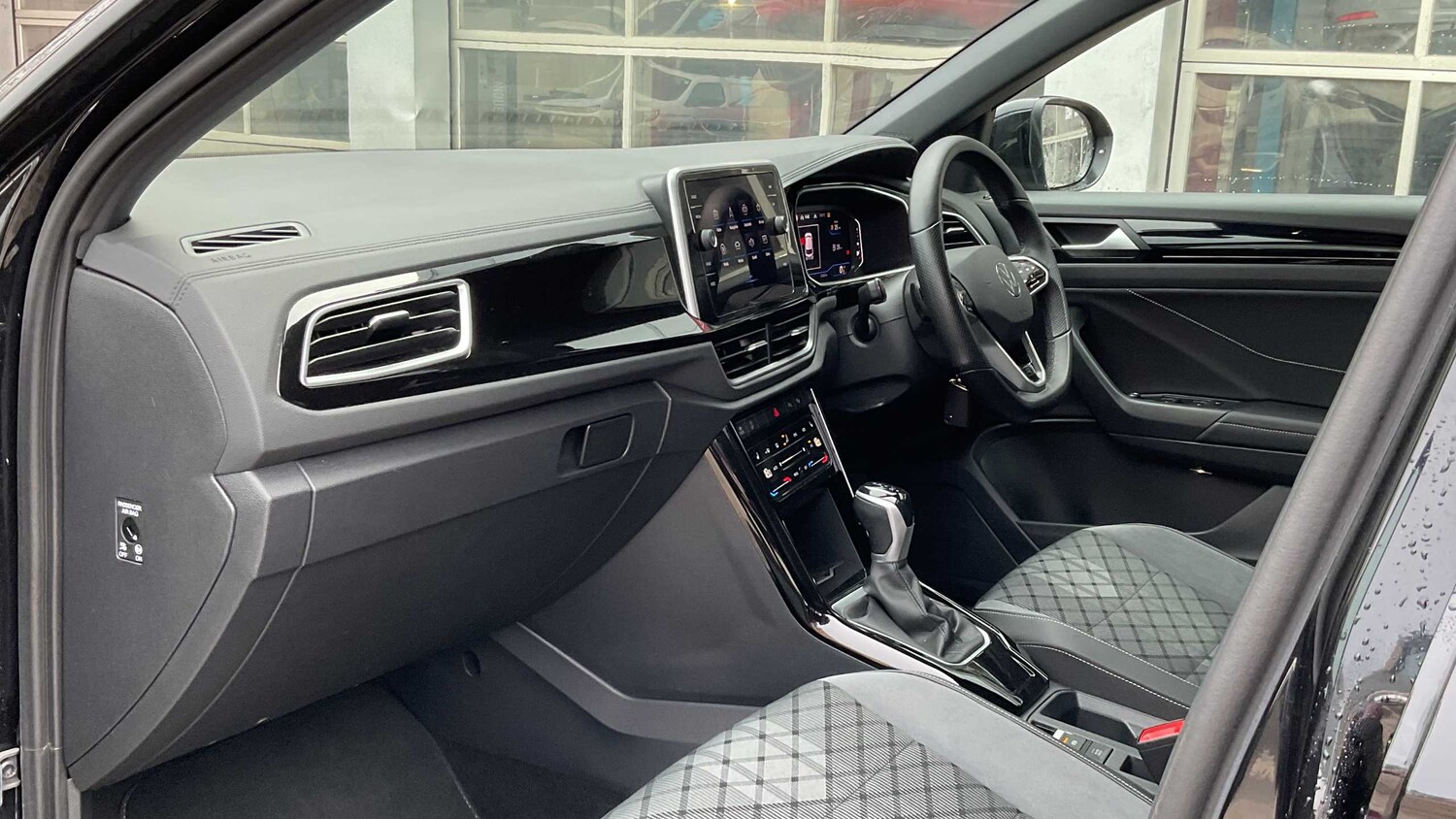 Used Volkswagen T-Roc for sale - 77860913: Photo 9