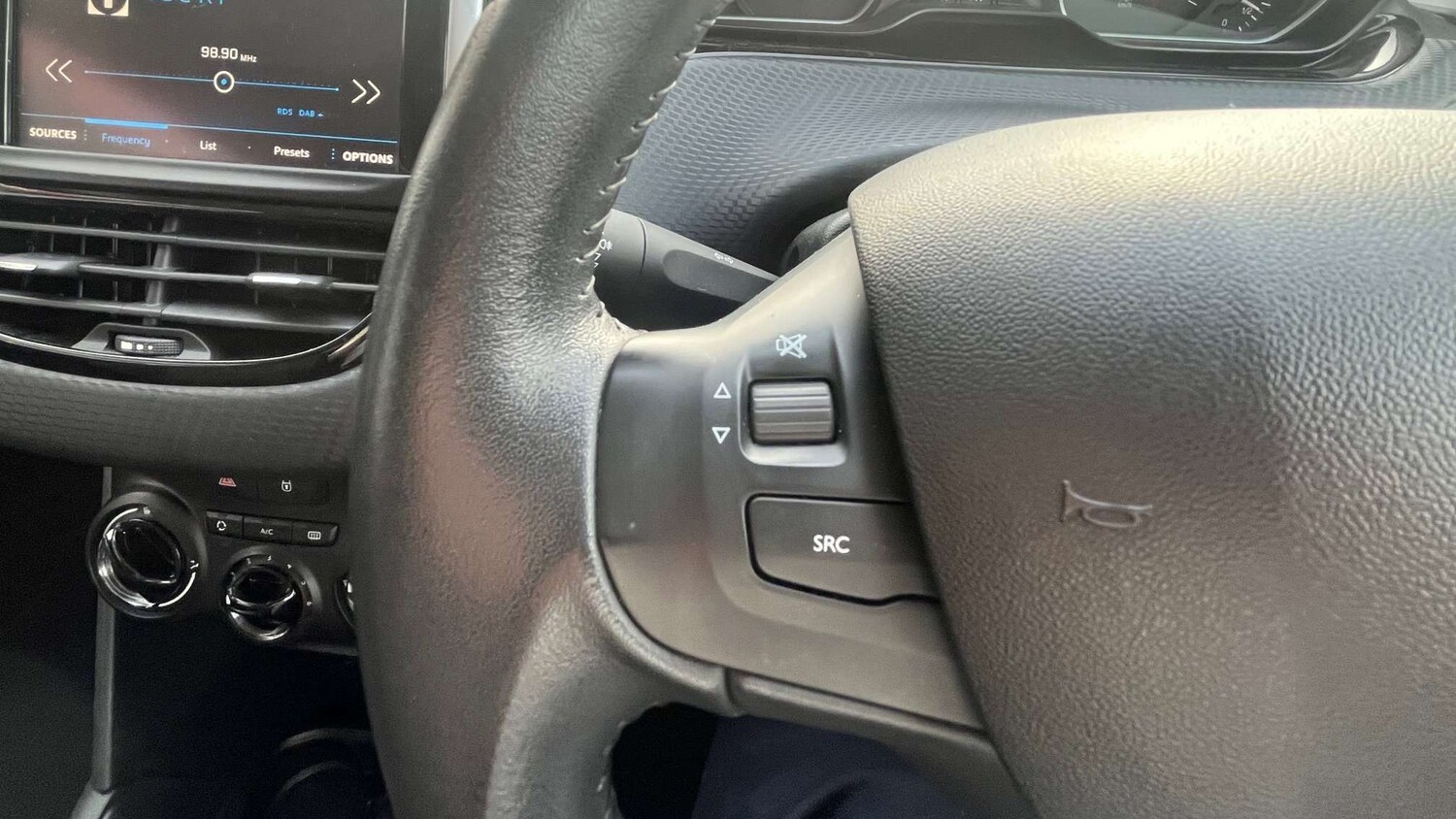 Used Peugeot 208 2017 for sale - 77961153: Photo 15