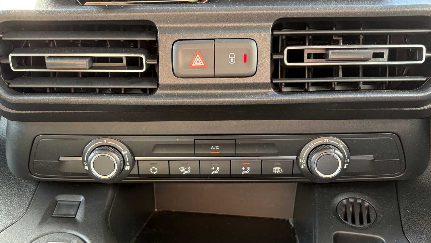 Used Vauxhall Combo 2024 for sale - 77860187: Photo 17