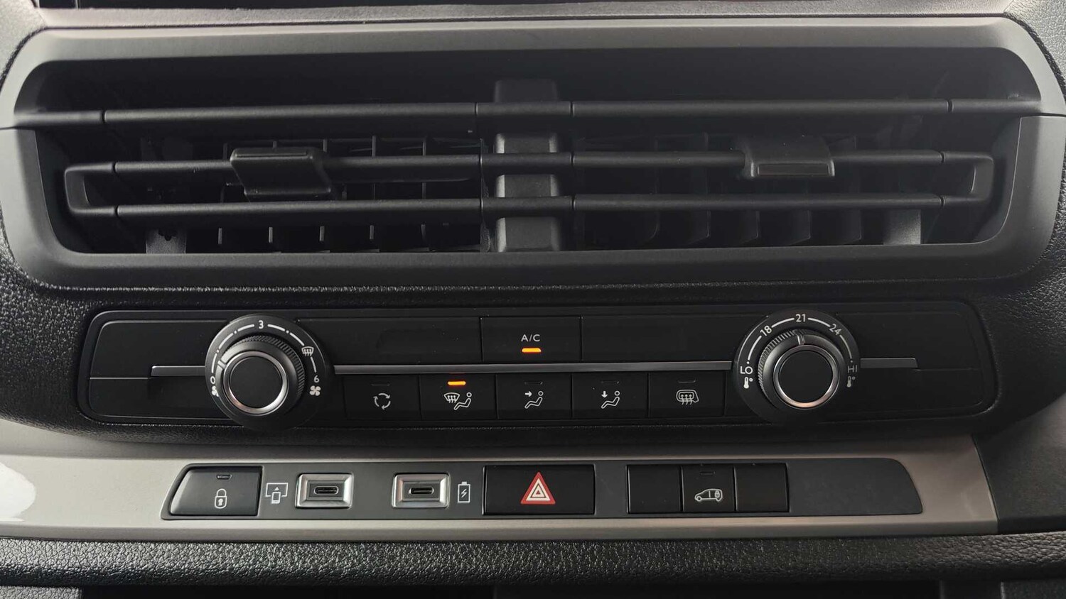 Used Vauxhall Vivaro for sale - 77859696: Photo 21