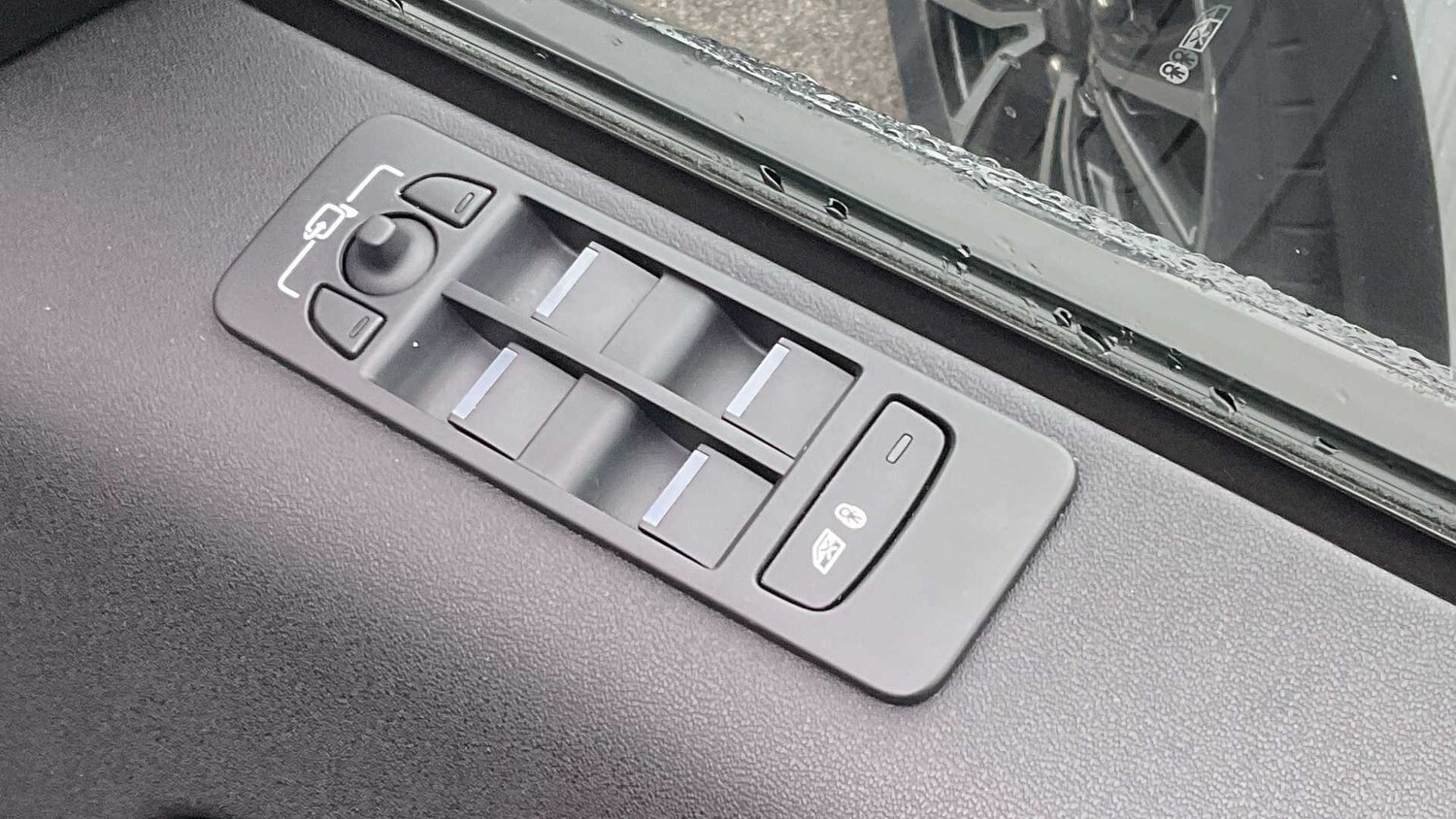 Used Land Rover Discovery Sport for sale - 77861878: Photo 27