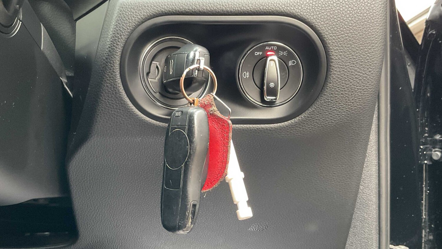 Used Porsche Macan for sale - 77858139: Photo 28