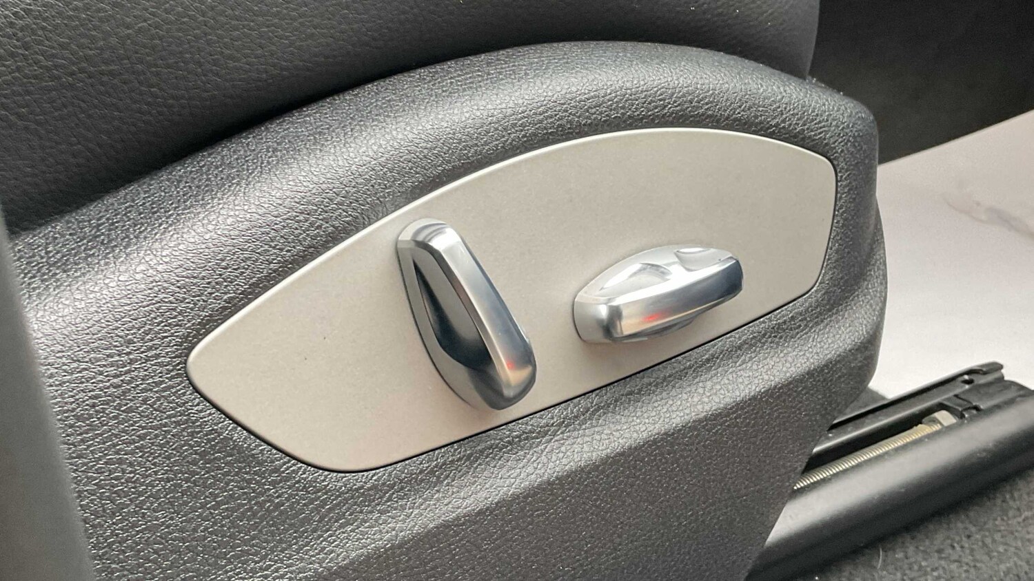 Used Porsche Macan for sale - 77858139: Photo 30