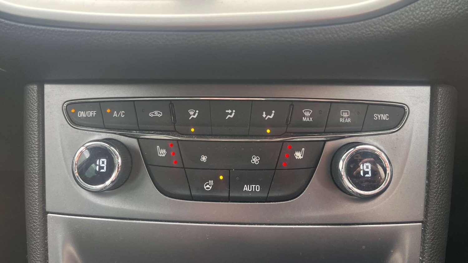 Used Vauxhall Astra for sale - 77862580: Photo 12