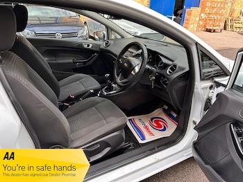 Used Ford Fiesta 2015 for sale - 75210408: Photo