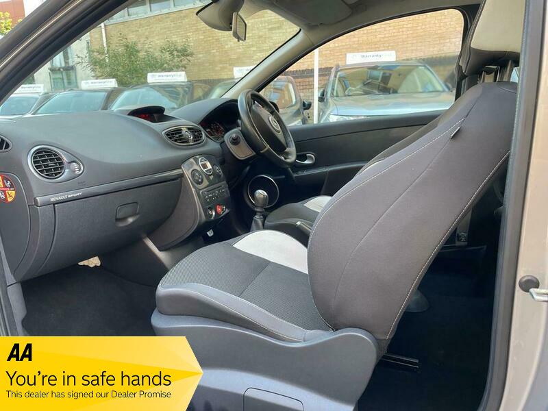 Used Renault Clio 2011 for sale - 76296662: Photo 10