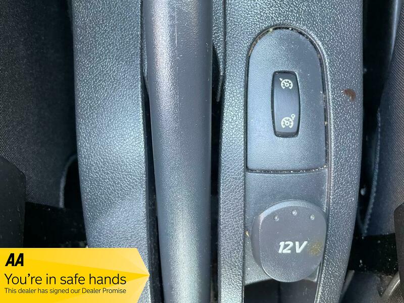 Used Renault Clio 2011 for sale - 76296662: Photo 27