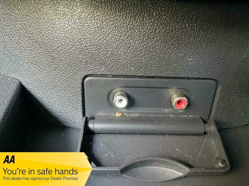 Used Renault Clio 2011 for sale - 76296662: Photo 28