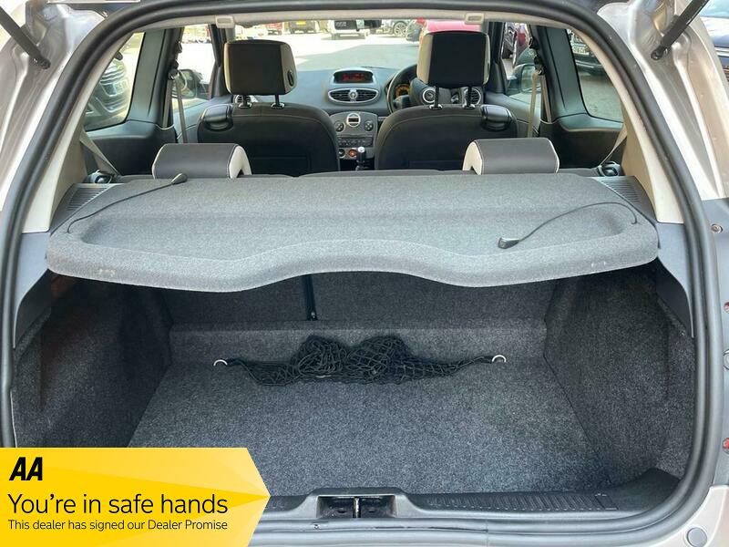 Used Renault Clio 2011 for sale - 76296662: Photo 31