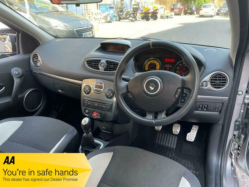 Used Renault Clio 2011 for sale - 76296662: Photo 8