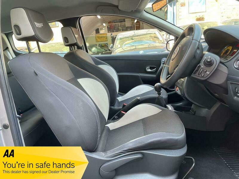 Used Renault Clio 2011 for sale - 76296662: Photo 9