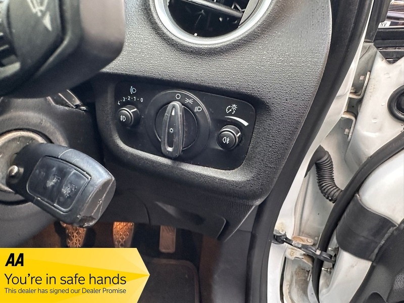 Used Ford Fiesta 2014 for sale - 77399935: Photo 16